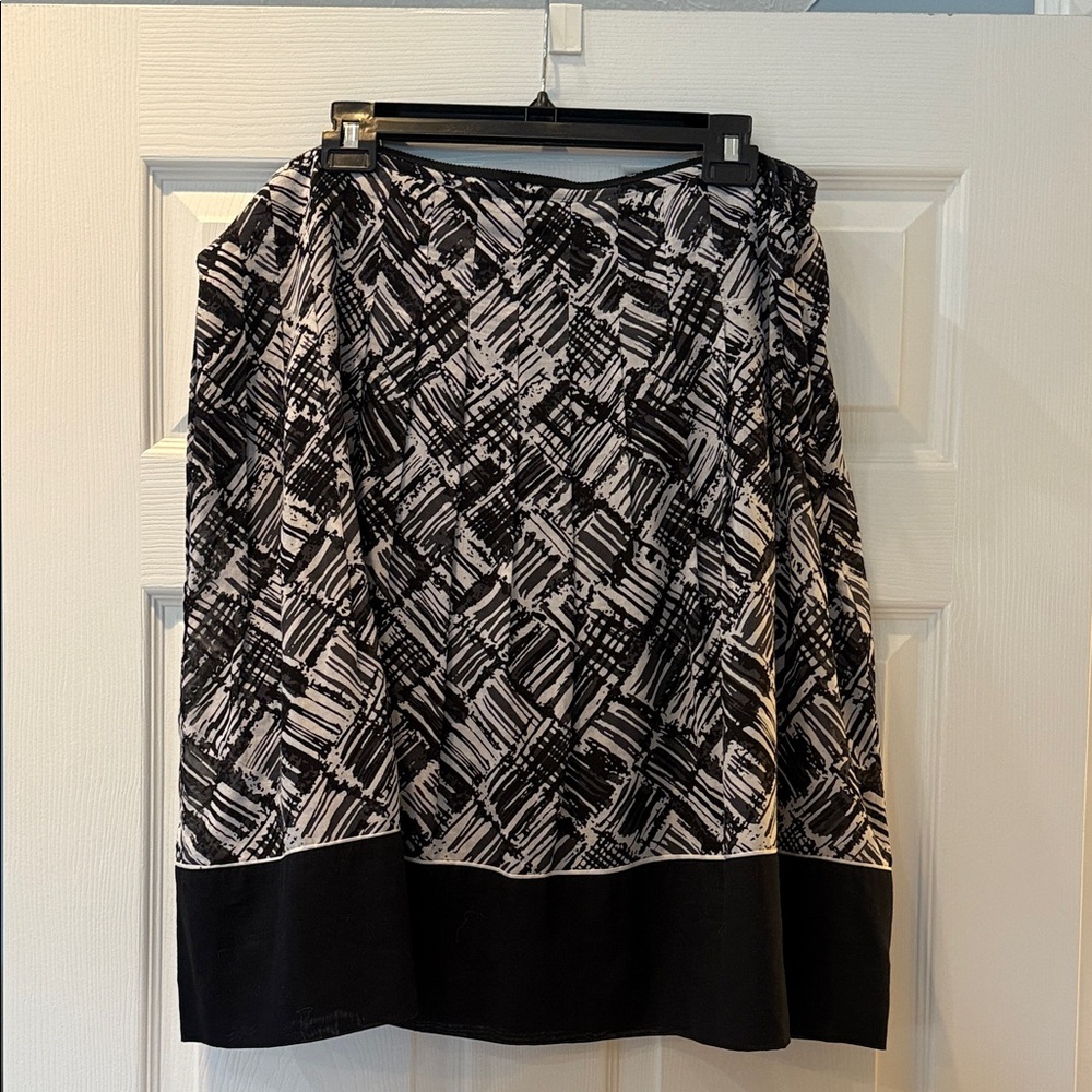 Stylish Black and White Women's A-line Skirt